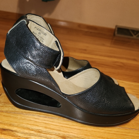 Fly London Black Leather Wedge Size 9 - Picture 2 of 3